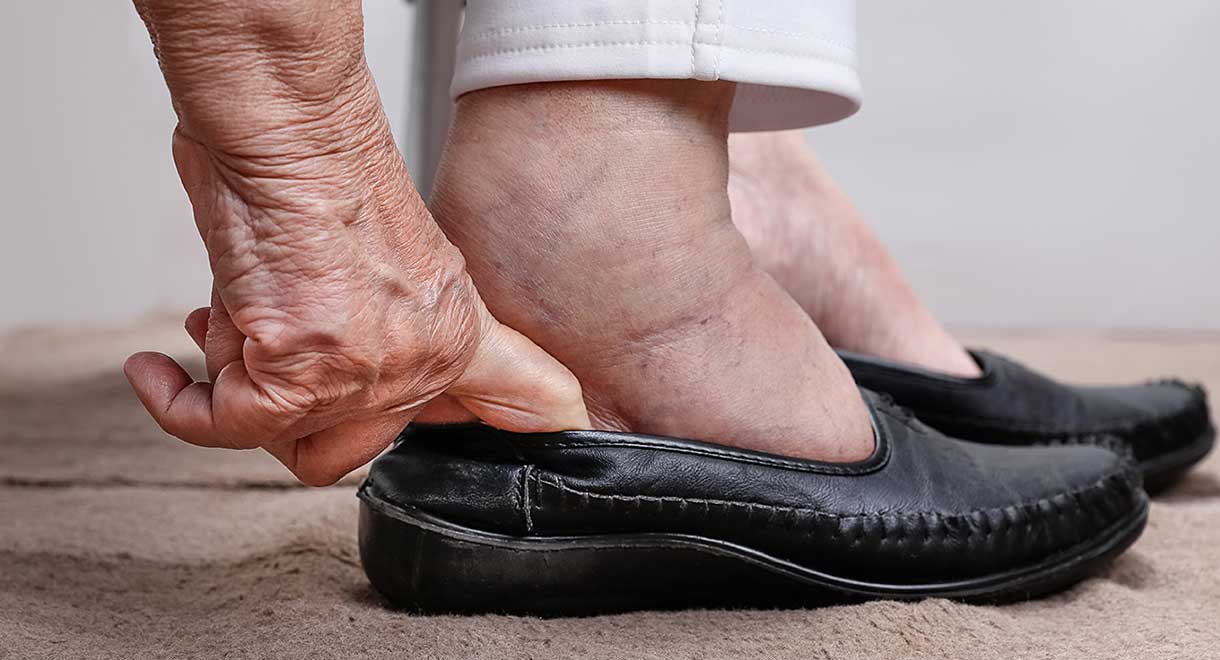  safe slippers for elderly
